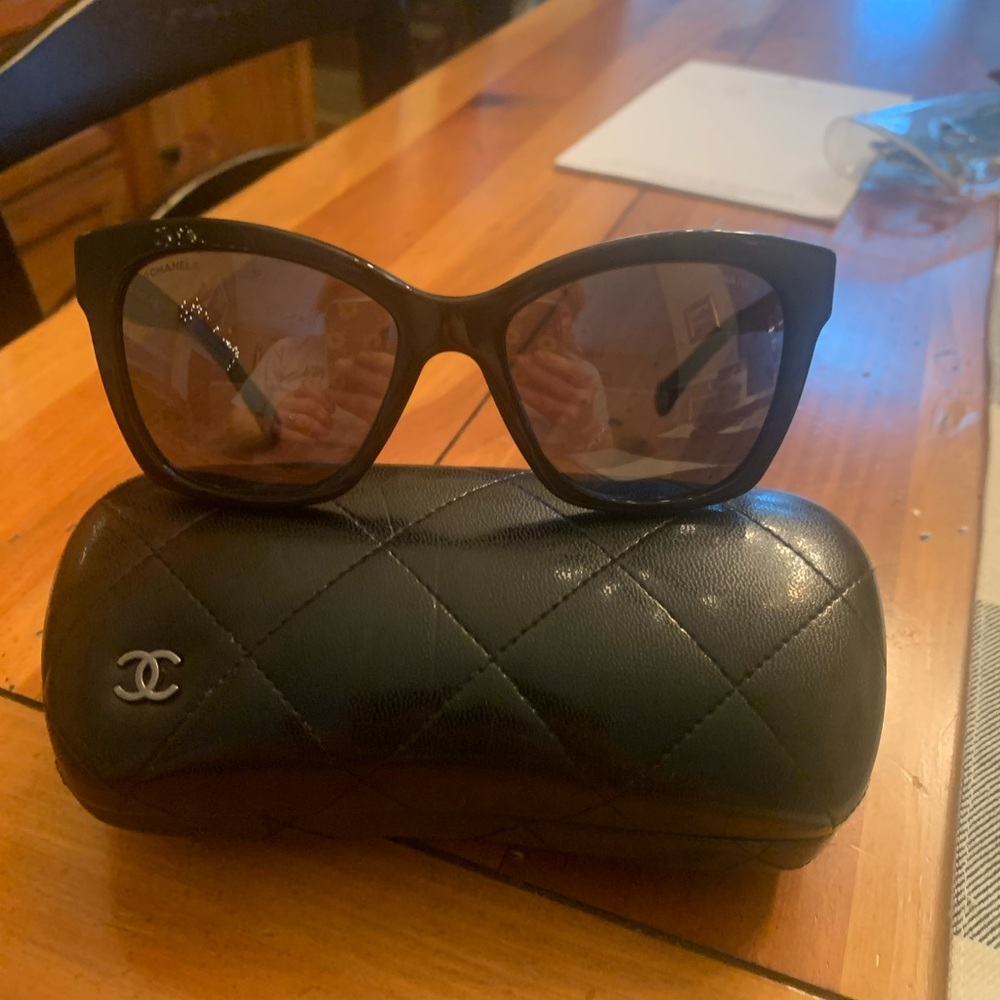 Cat eye sunglasses